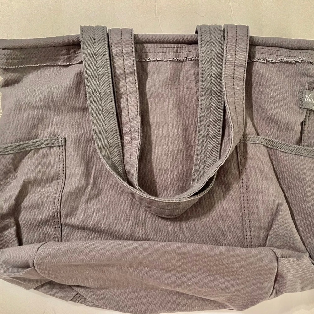“thirty-one” gray metro retro shoulder tote. Distressed look. EUC